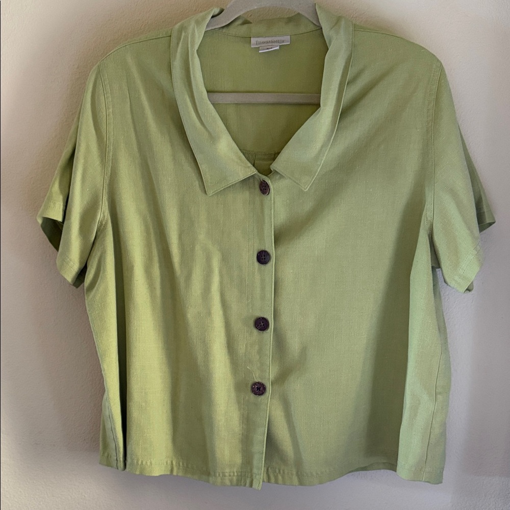 TravelSmith Light Green Button-Down Shirt